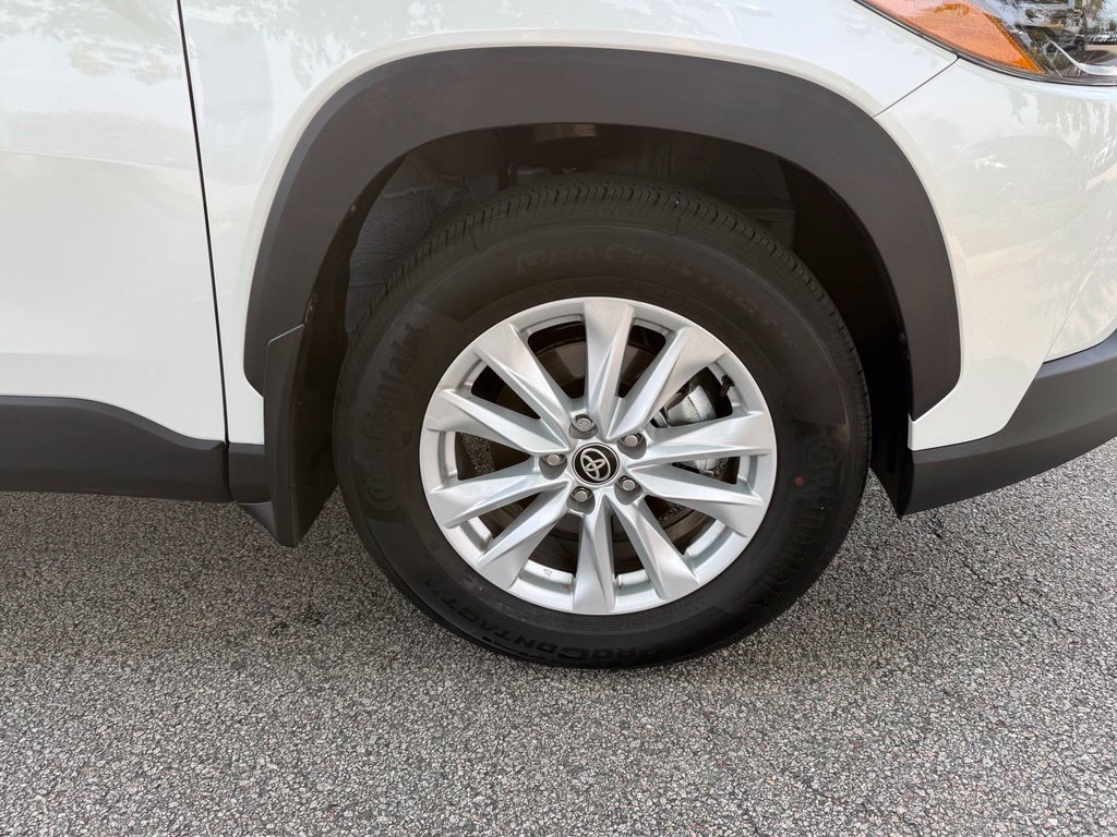 Used 2026 Toyota Corolla Cross LE w/ Moonroof Package AWD/4WD image 31