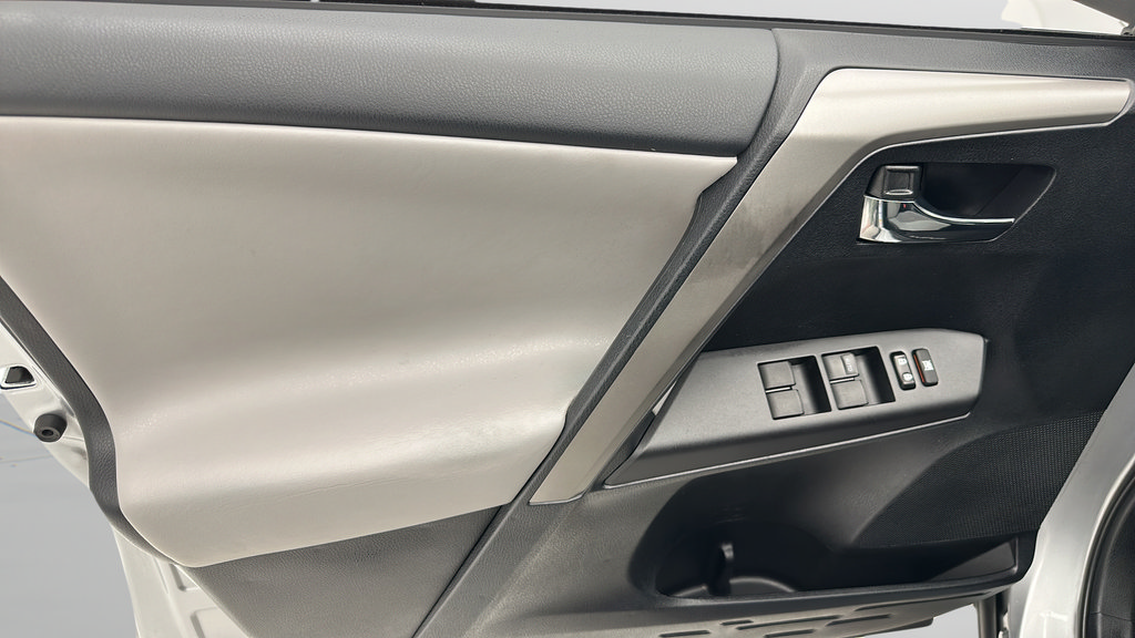 Used 2018 Toyota RAV4 XLE w/ Plus Extra Value Package AWD/4WD image 12