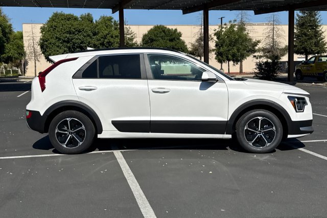 New 2026 Kia Niro LX FWD image 3