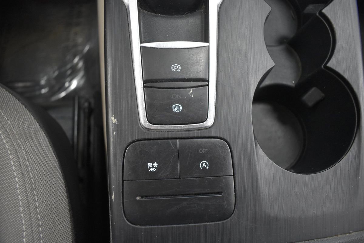 Used 2020 Ford Escape SE image 24