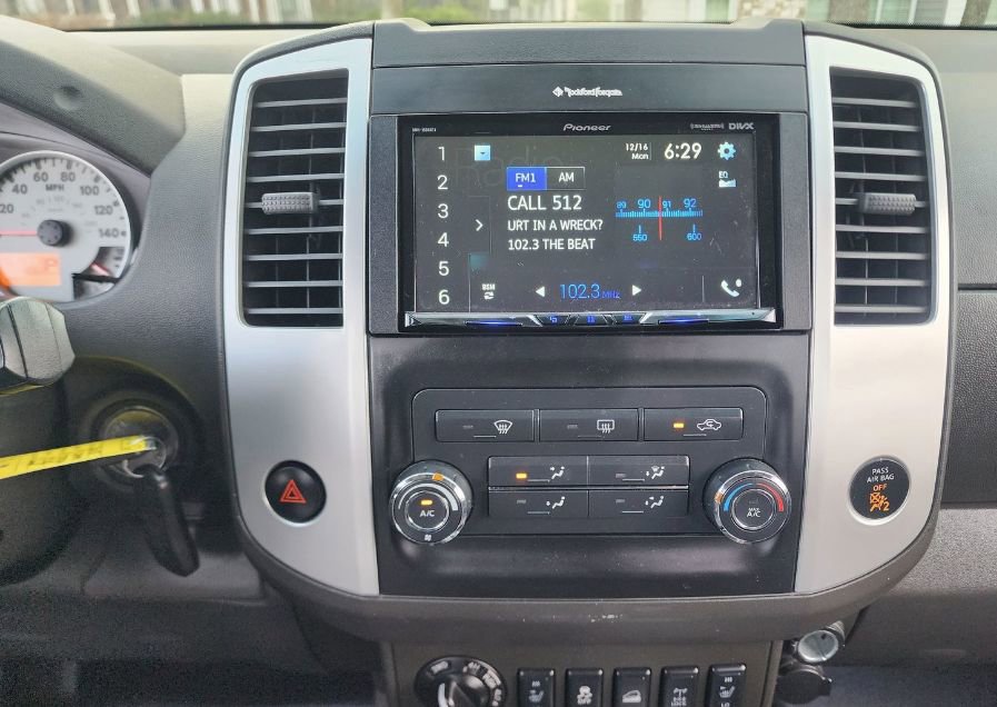 Used 2015 Nissan Xterra PRO-4X w/ Pro-4x Leather Package image 18