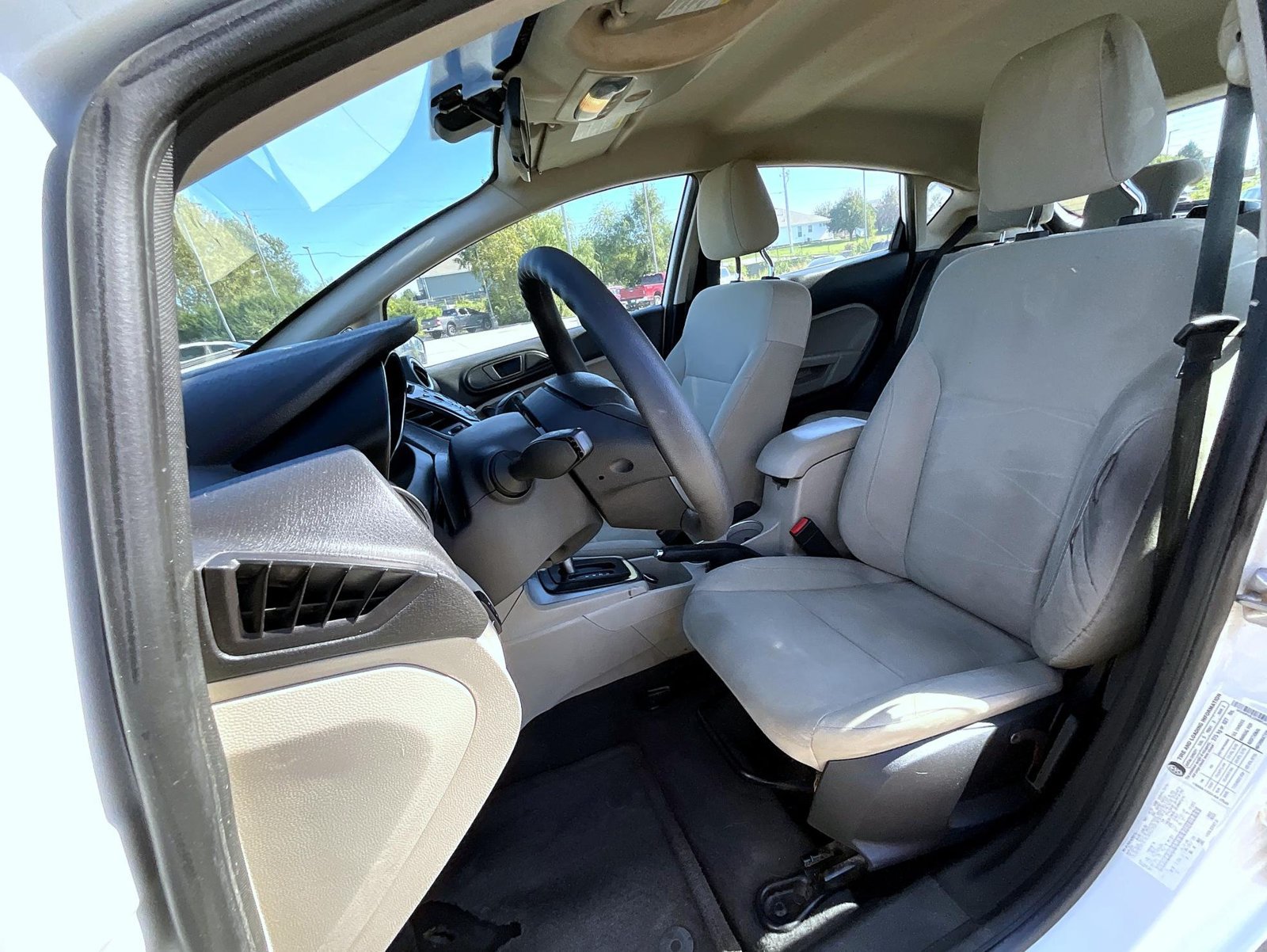 Used 2017 Ford Fiesta SE FWD image 10