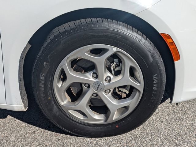 Used 2024 Chrysler Pacifica Limited image 14