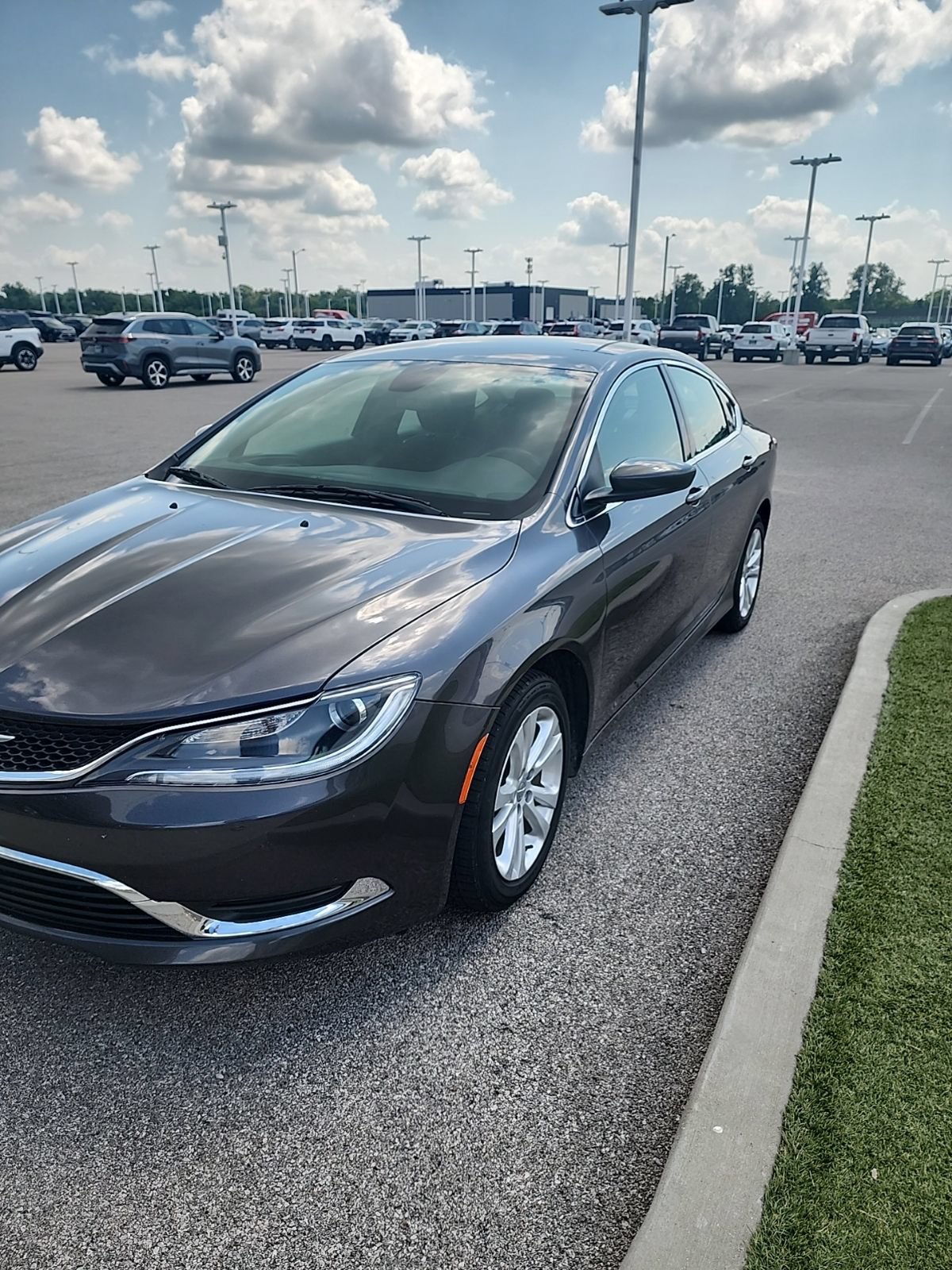 Used 2015 Chrysler 200 Limited w/ Convenience Group FWD image 3