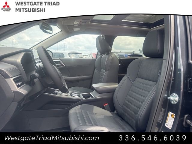 New 2025 Mitsubishi Outlander SE image 14