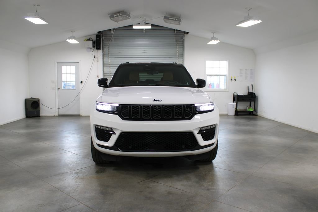 Used 2024 Jeep Grand Cherokee Summit AWD/4WD image 3