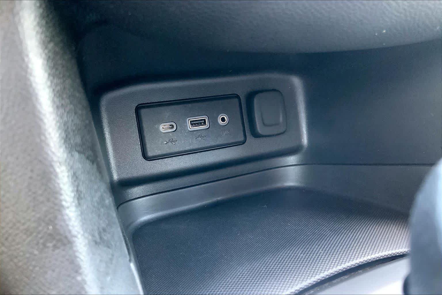 Used 2022 Chevrolet Equinox LT w/ LPO, Floor Liner Package FWD image 28