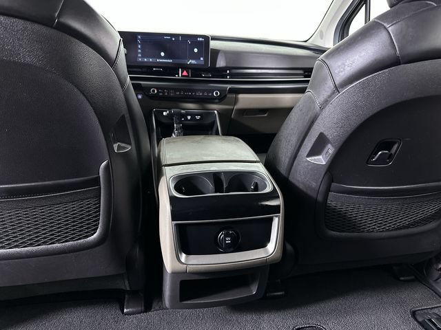 Used 2025 Kia Carnival FWD image 22