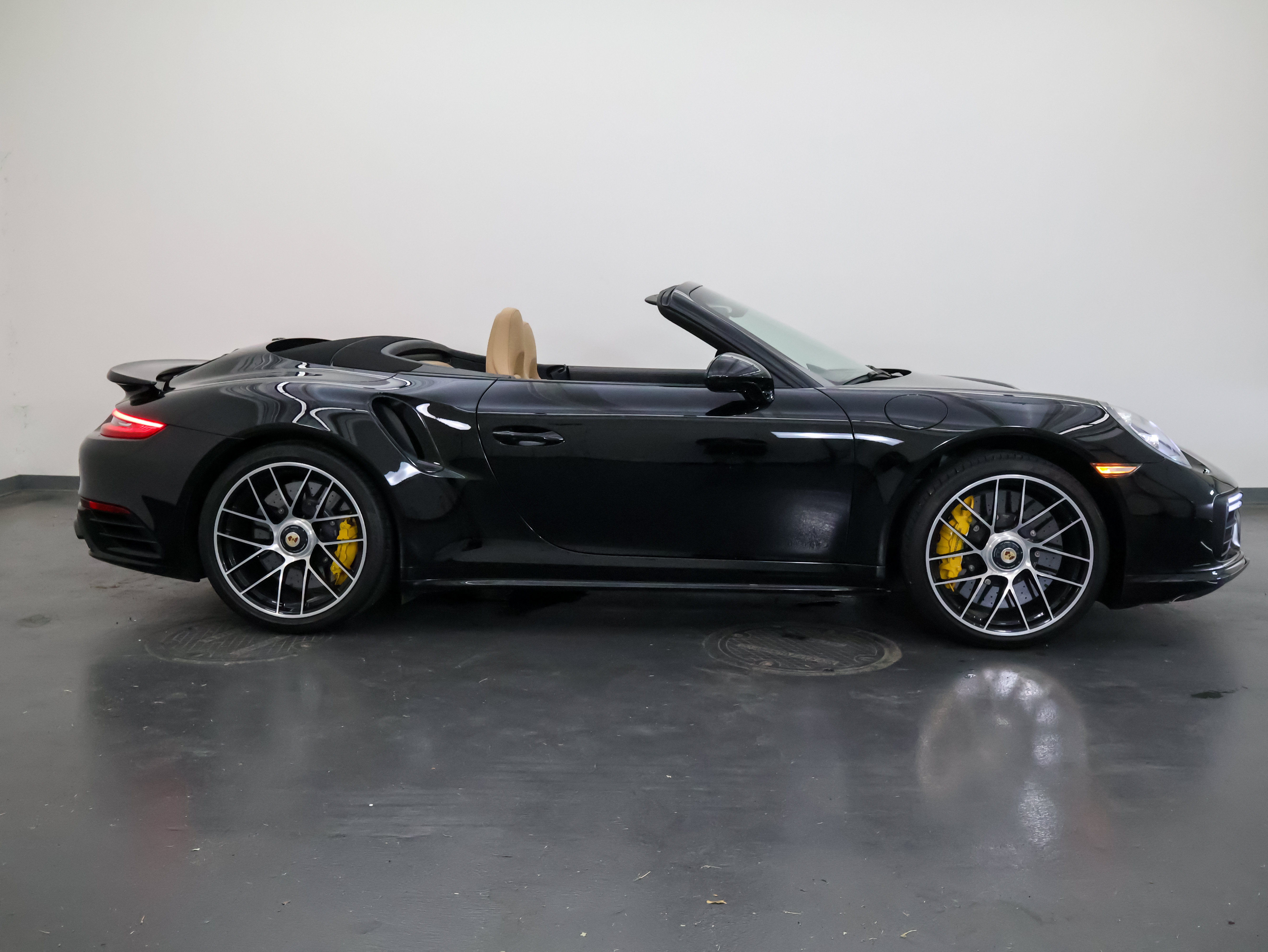 Used 2018 Porsche 911 Turbo S AWD/4WD image 3