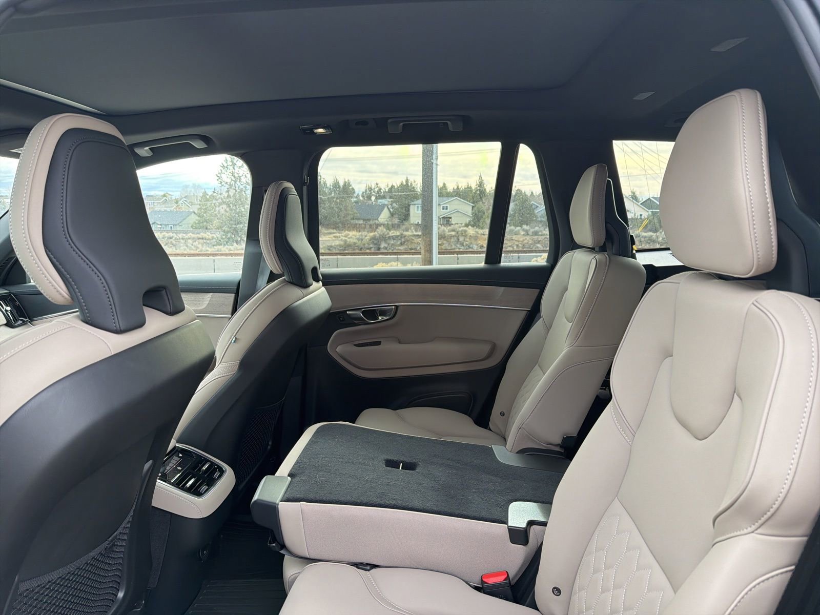 New 2026 Volvo XC90 B6 Core w/ Protection Package Premier image 35