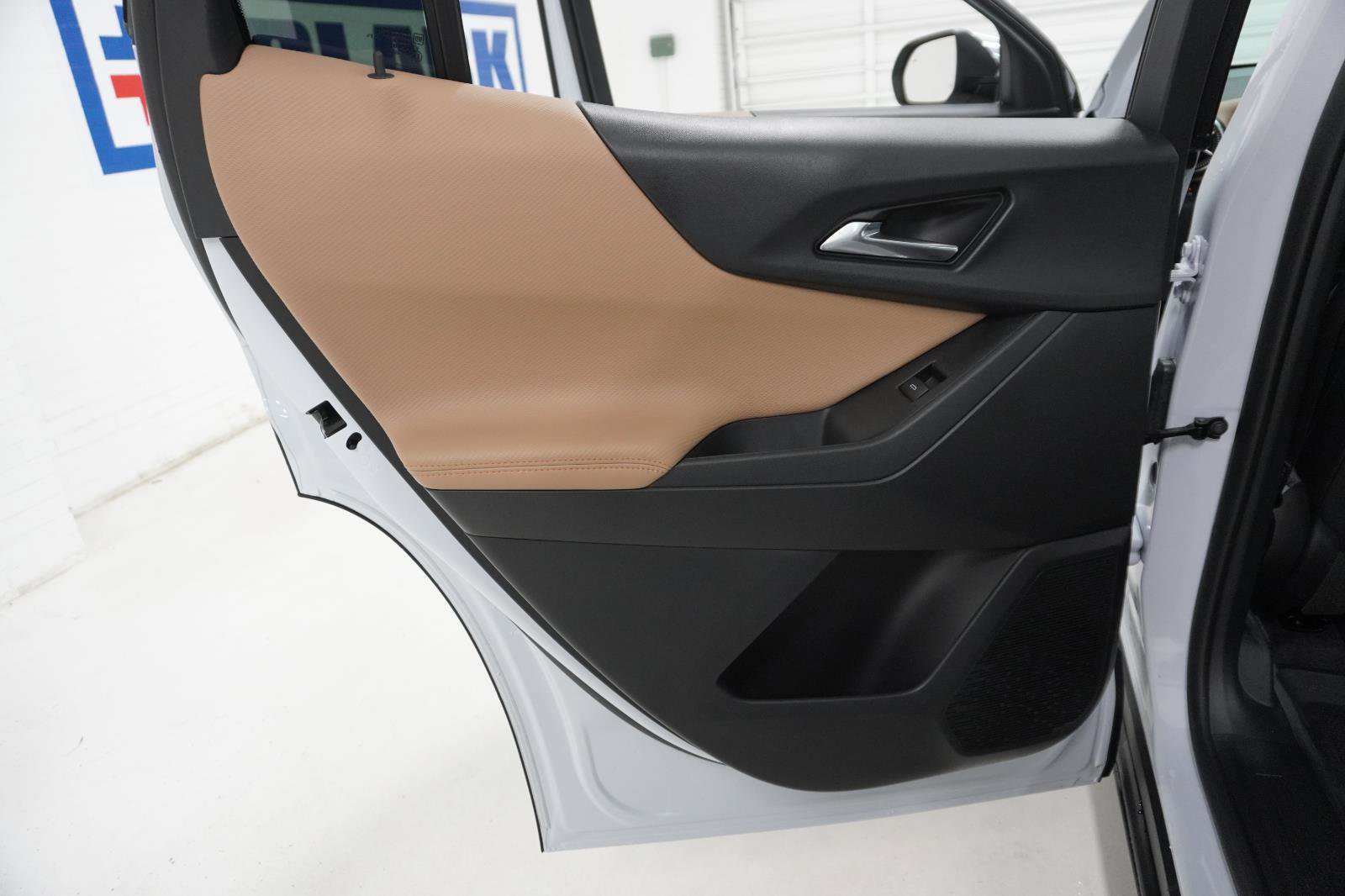 New 2026 Chevrolet Equinox ACTIV w/ Convenience Package III image 38