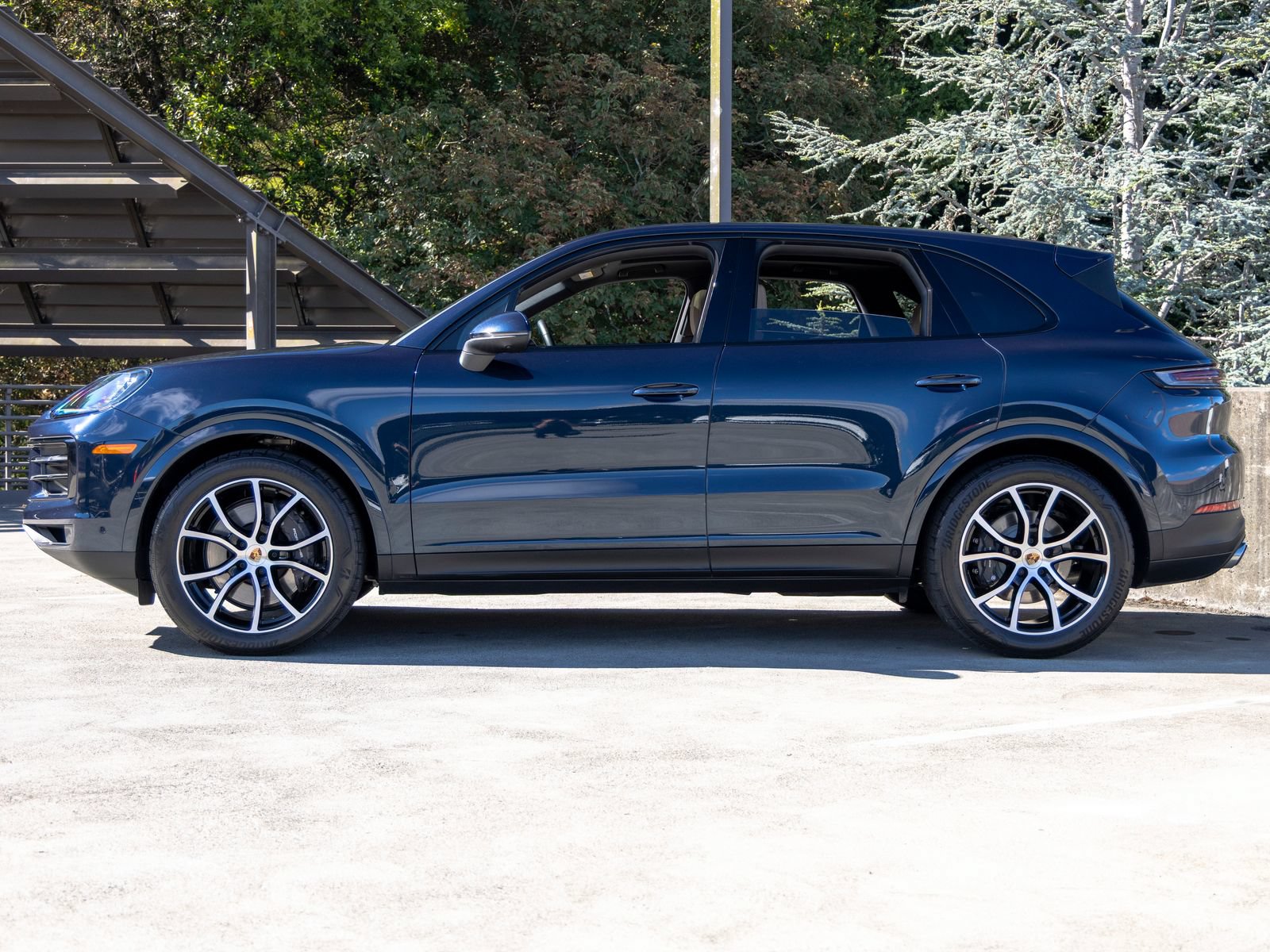 Certified 2025 Porsche Cayenne AWD/4WD image 2