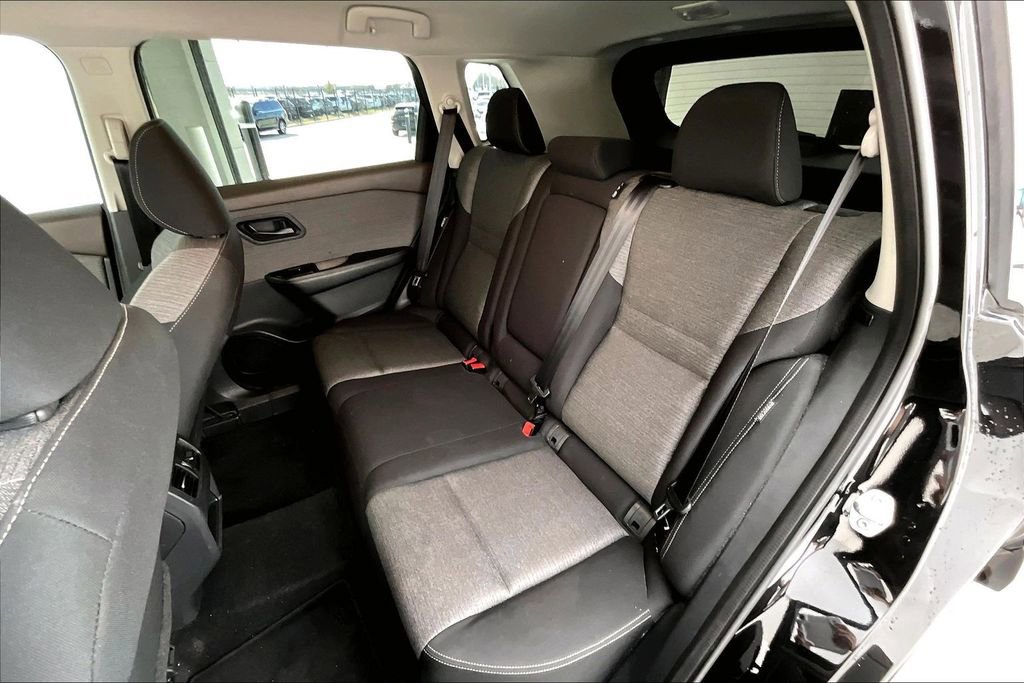 Used 2021 Nissan Rogue S image 34