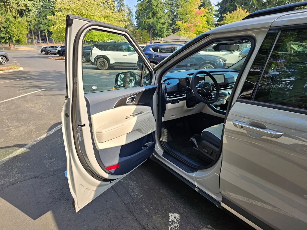 New 2026 Kia Carnival SX w/ SX Dark Edition Package image 21