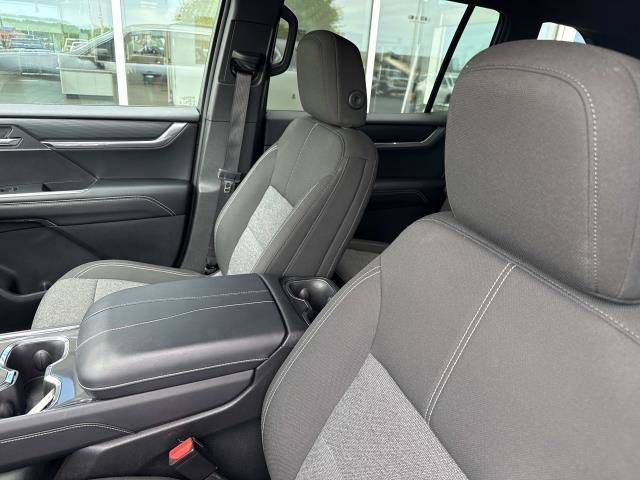 Used 2025 GMC Acadia Elevation FWD image 10