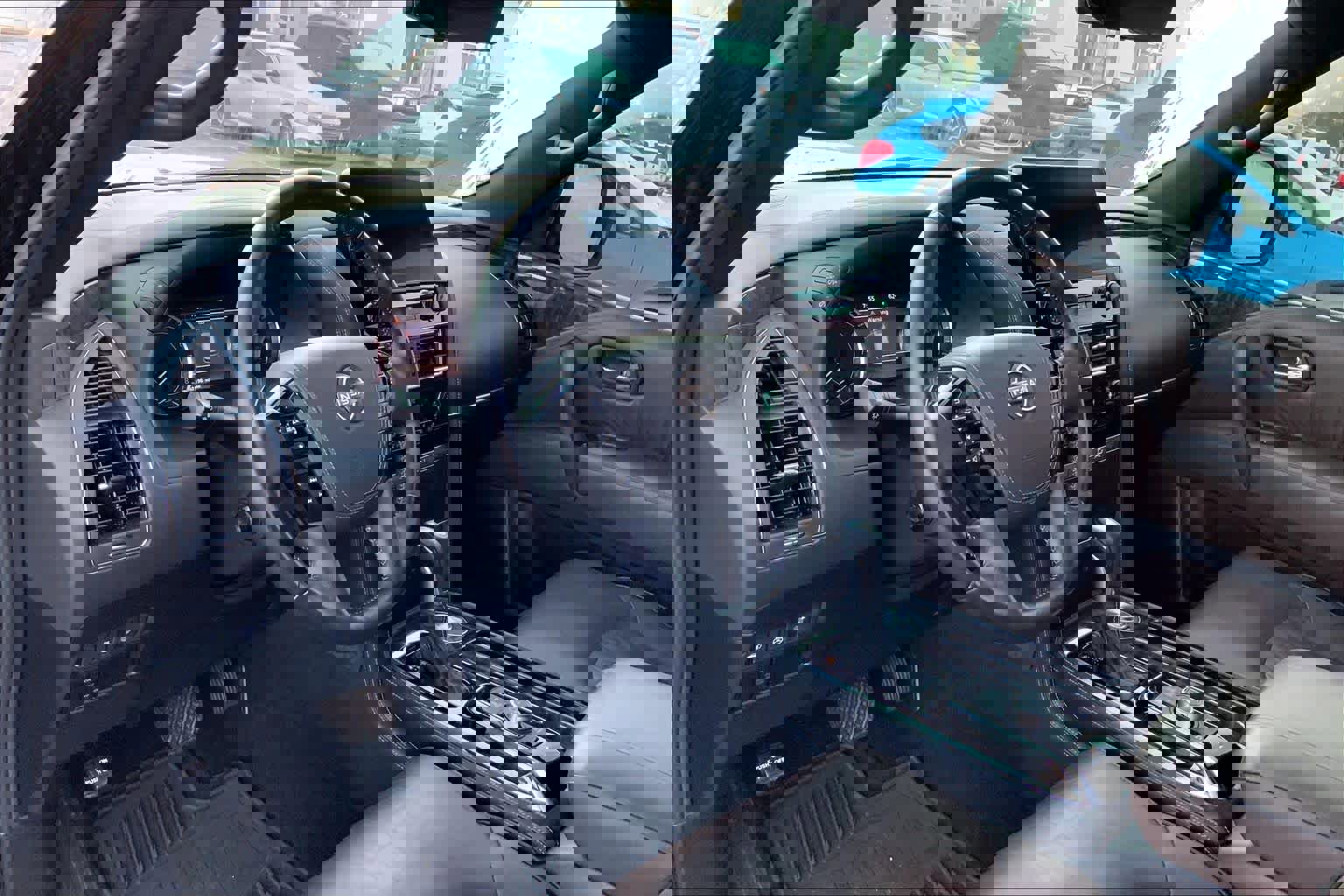 Used 2022 Nissan Armada Platinum w/ Captain's Chairs Package image 17