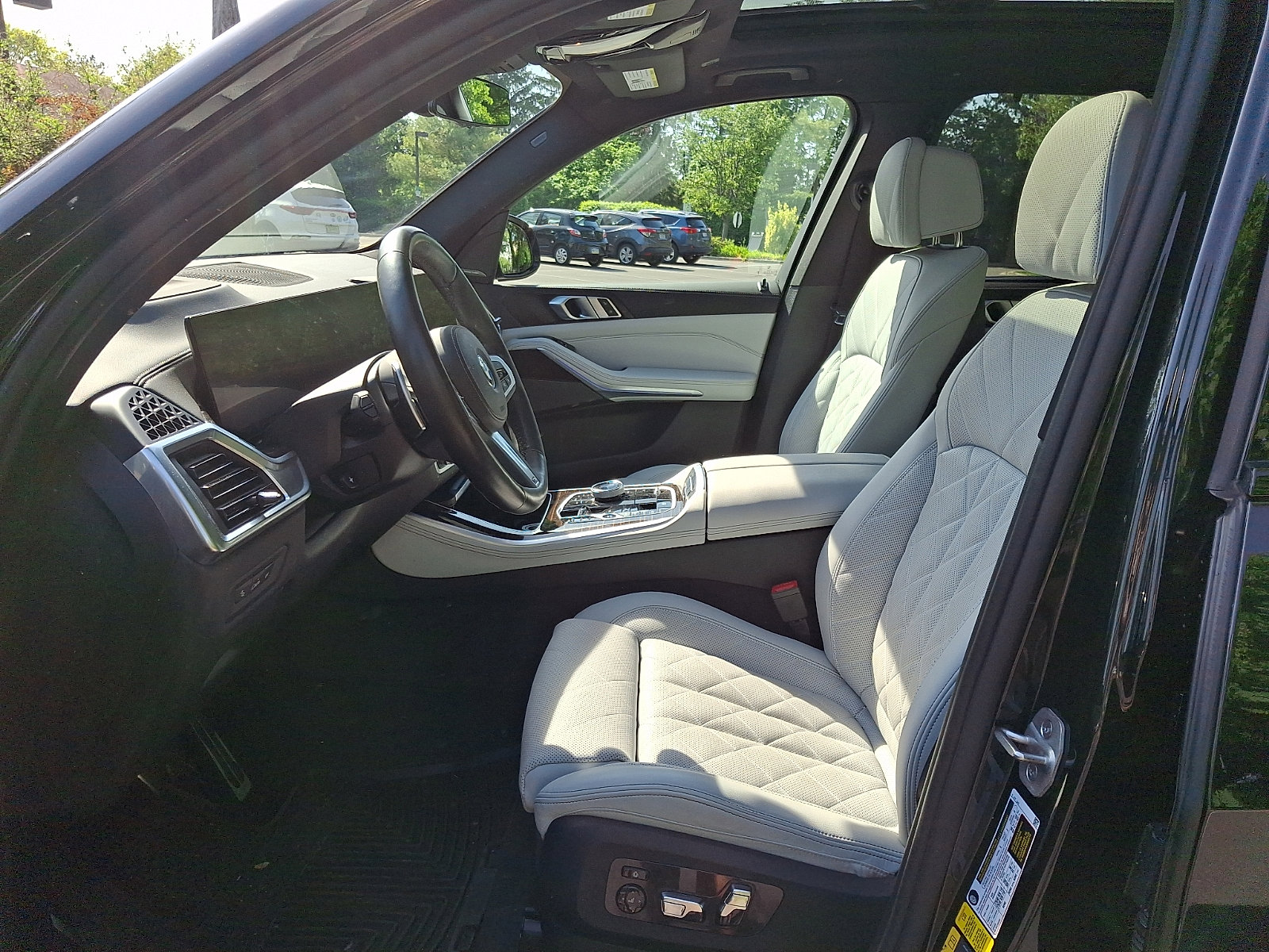 Used 2024 BMW X5 xDrive50e w/ Executive Package AWD/4WD image 13