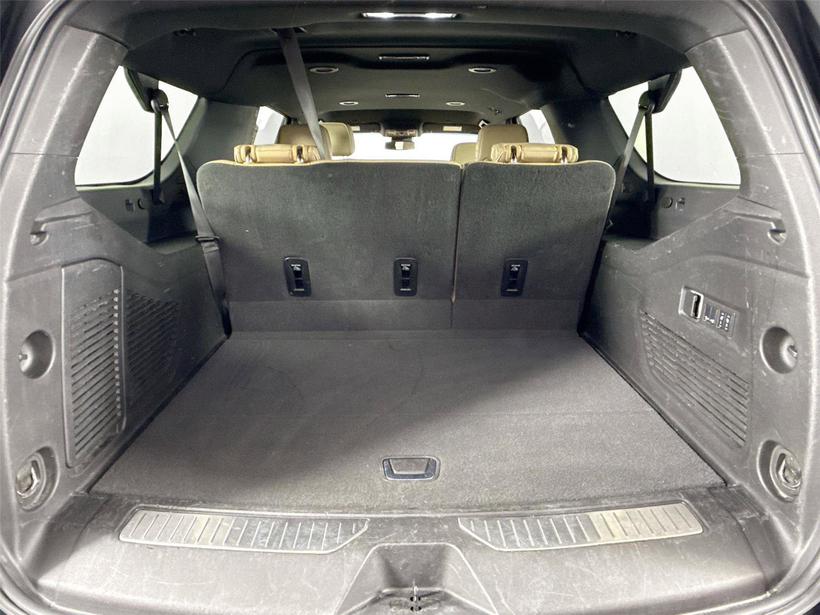 Used 2024 Chevrolet Suburban Premier RWD image 41