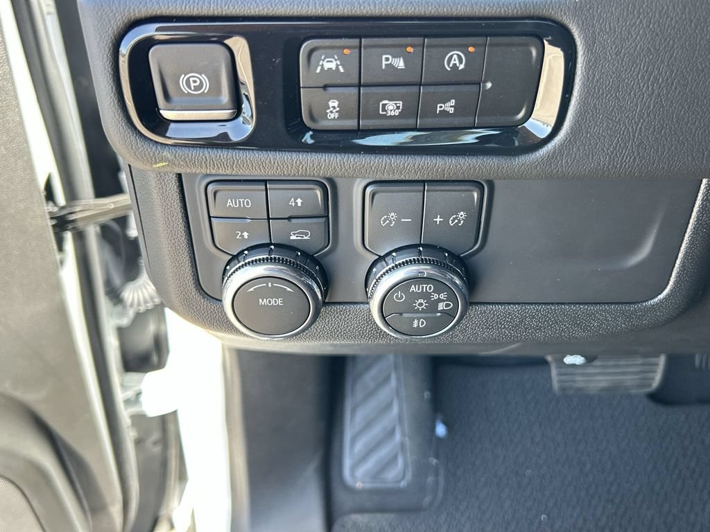 New 2026 GMC Yukon Denali AWD/4WD image 18