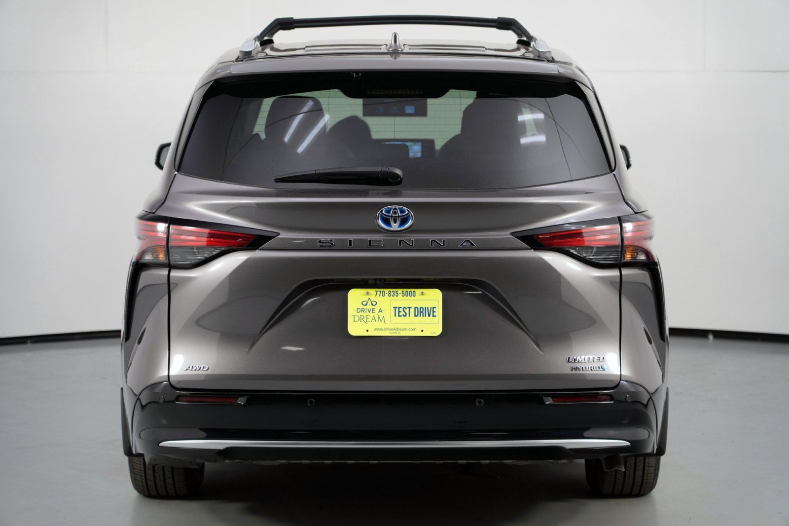 Used 2024 Toyota Sienna Limited image 55