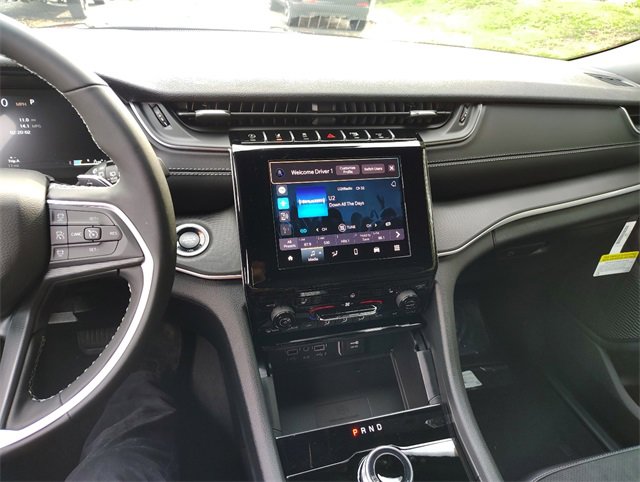 New 2025 Jeep Grand Cherokee Altitude image 23