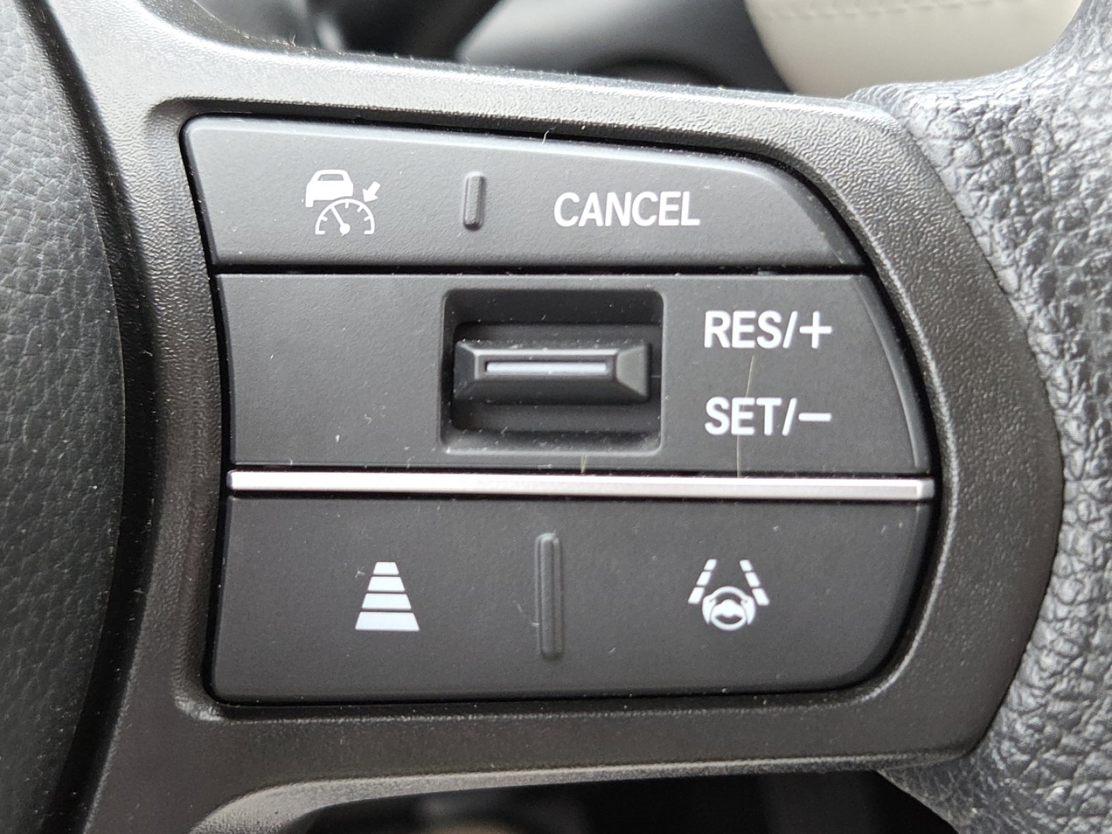 Certified 2025 Honda HR-V LX image 8