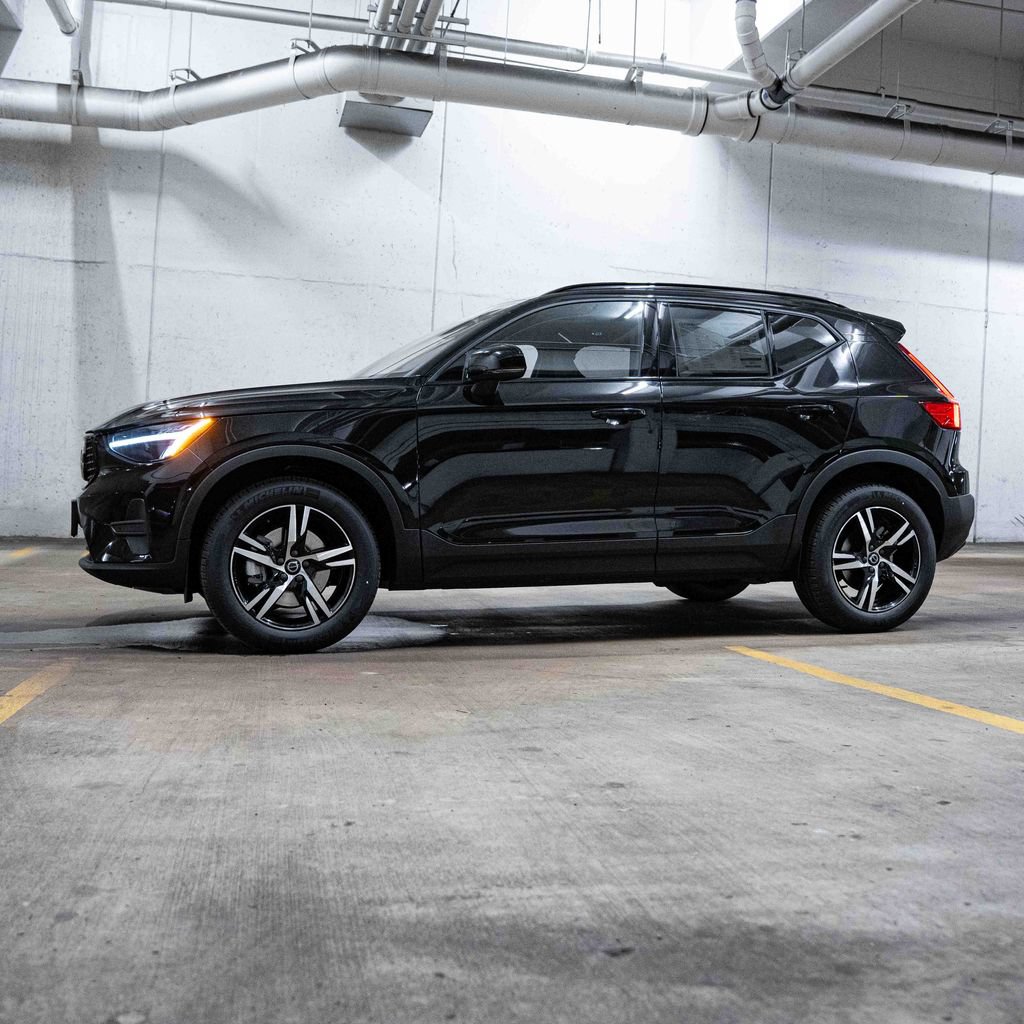 New 2026 Volvo XC40 B5 Core w/ Climate Package AWD/4WD image 3