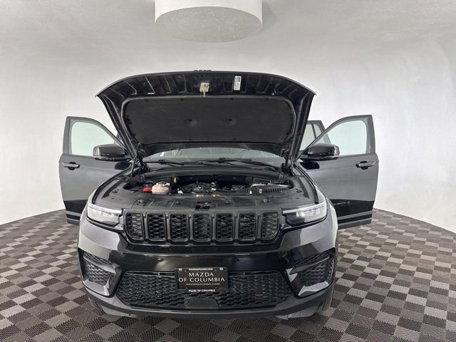 Used 2024 Jeep Grand Cherokee Altitude image 10