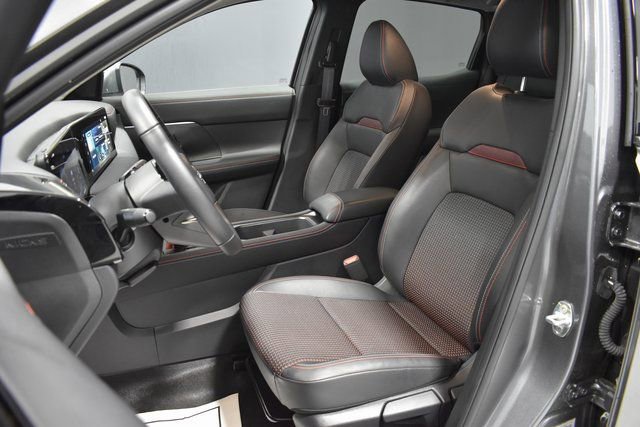 Certified 2025 Nissan Kicks SR image 5