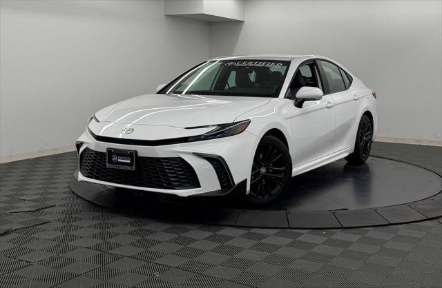 Used 2026 Toyota Camry SE FWD image 3