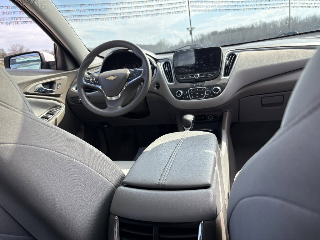 Used 2024 Chevrolet Malibu LT FWD image 25