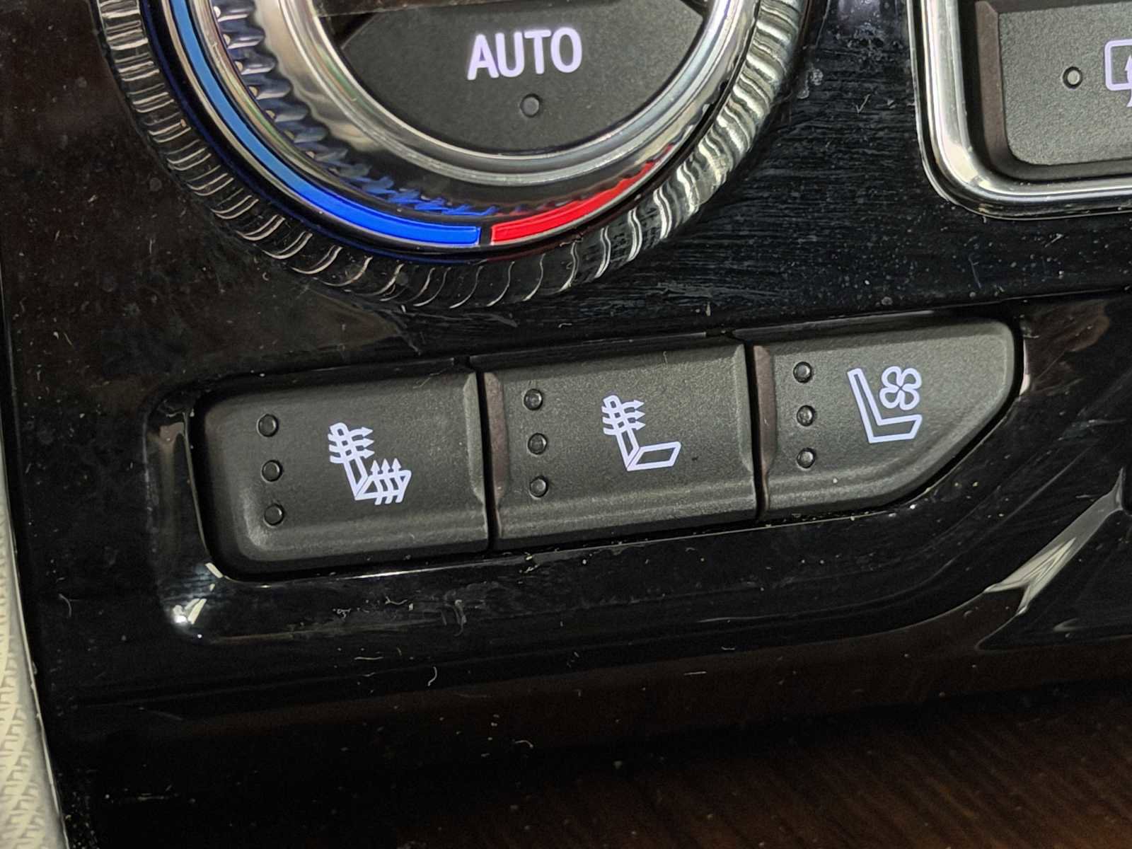 Certified 2021 GMC Yukon Denali w/ Denali Premium Package image 36