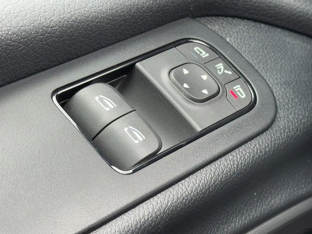 Used 2024 Mercedes-Benz Sprinter 2500 image 28
