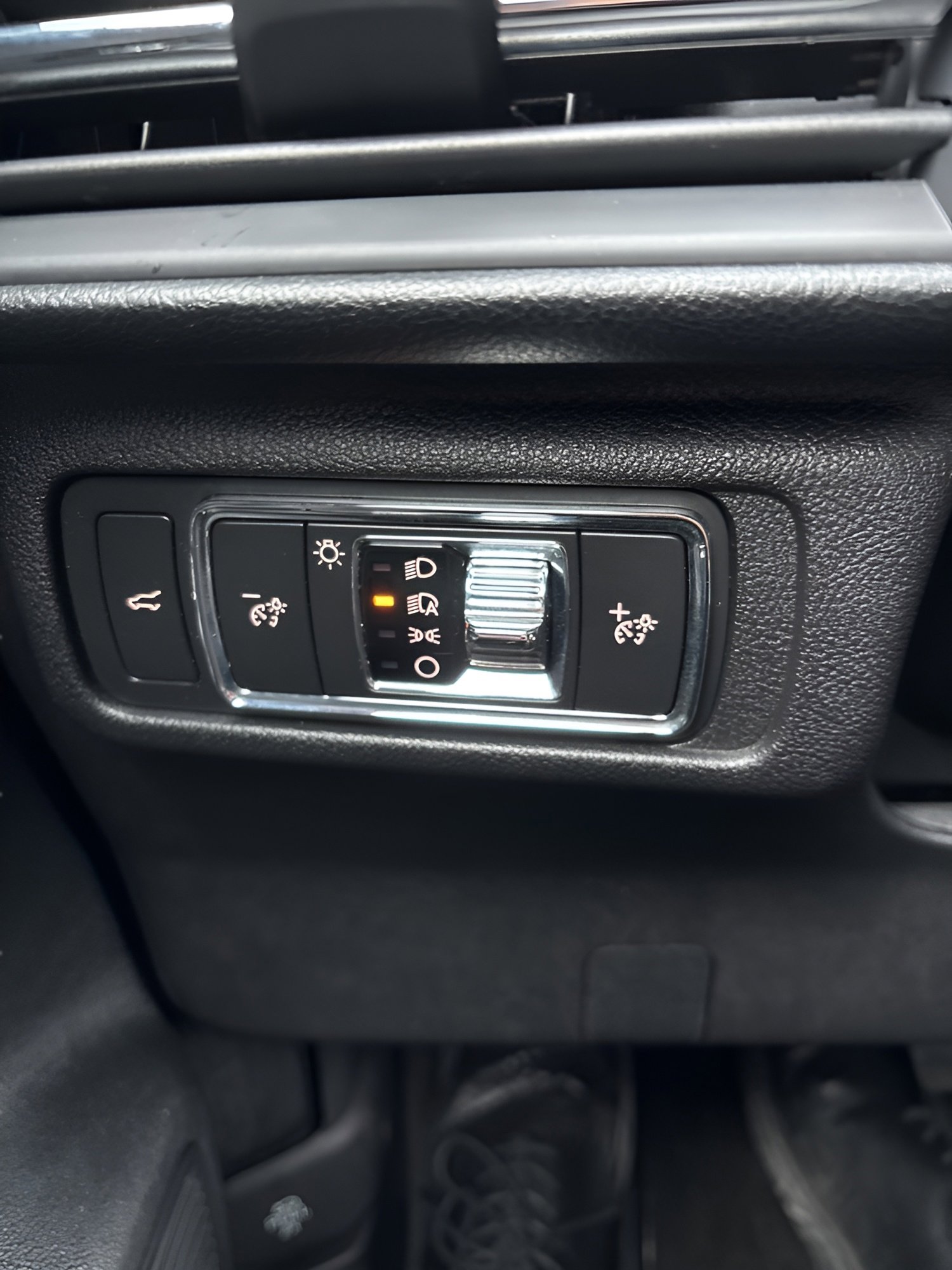 Used 2022 Lincoln Corsair Reserve image 11