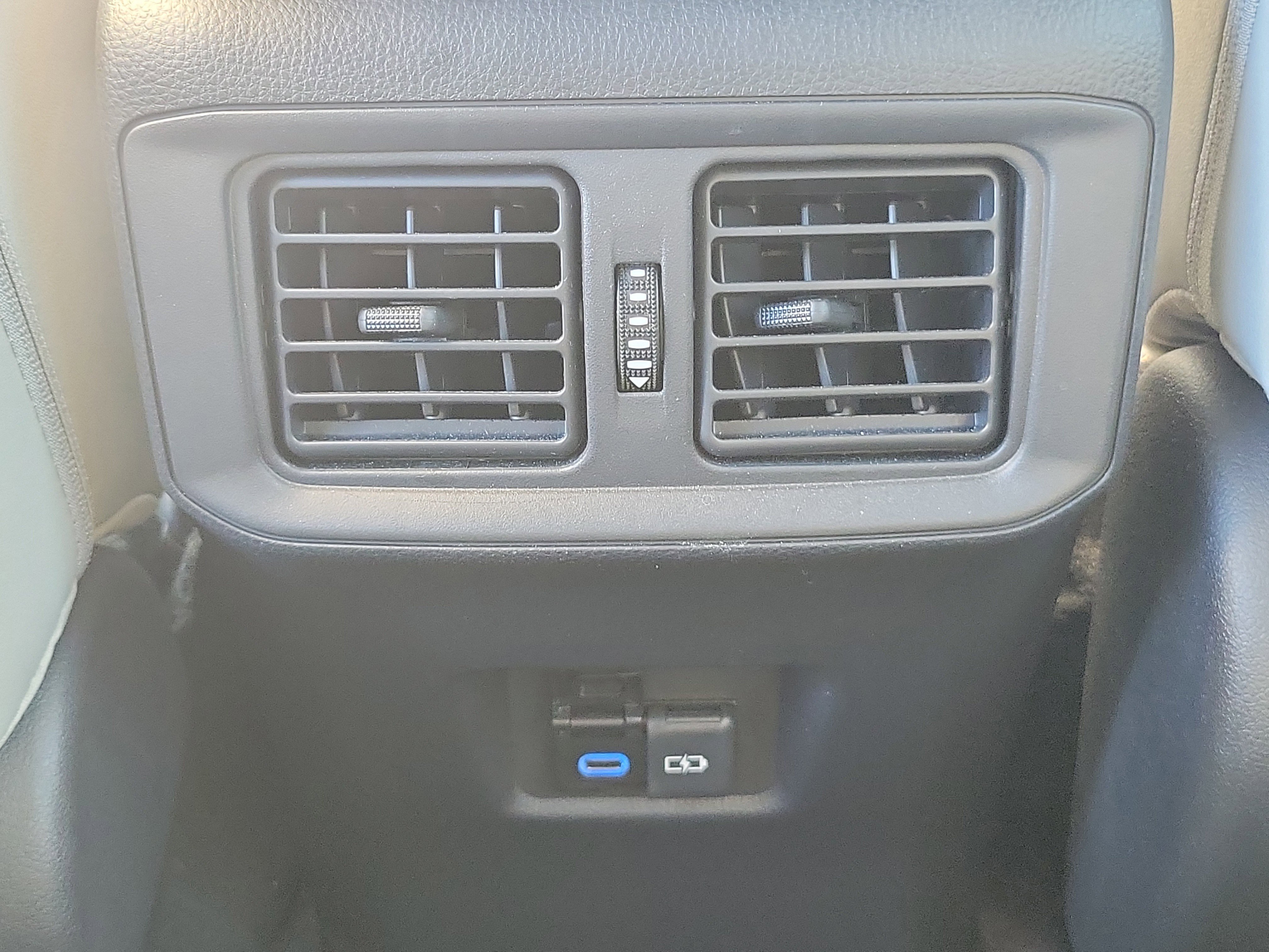 Used 2022 Toyota RAV4 XLE Premium image 19