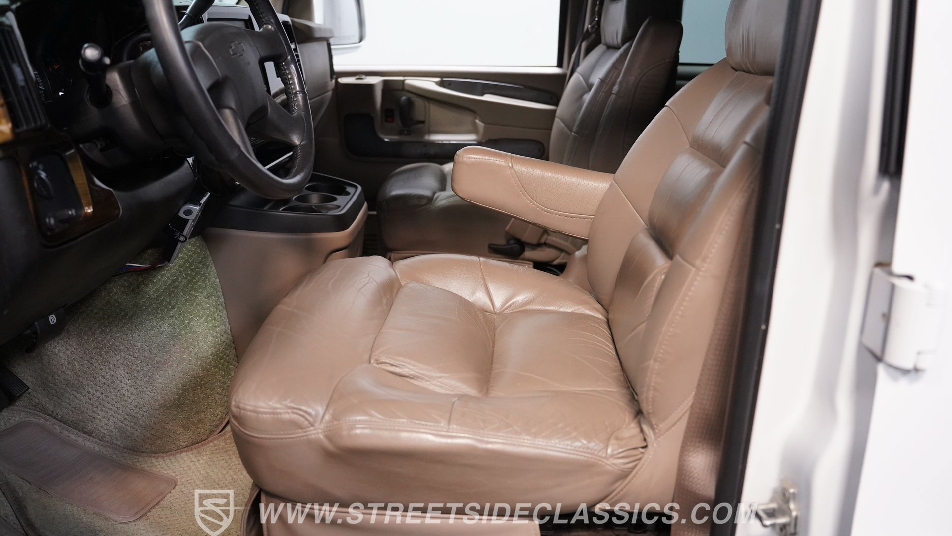 Used 2007 Chevrolet Express 1500 w/ Preferred Equipment Group RWD image 30