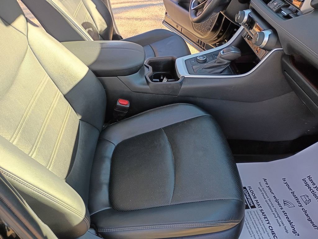 Used 2022 Toyota RAV4 Limited image 17