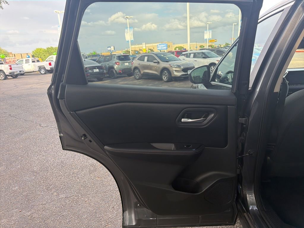 Used 2025 Nissan Rogue SV image 23