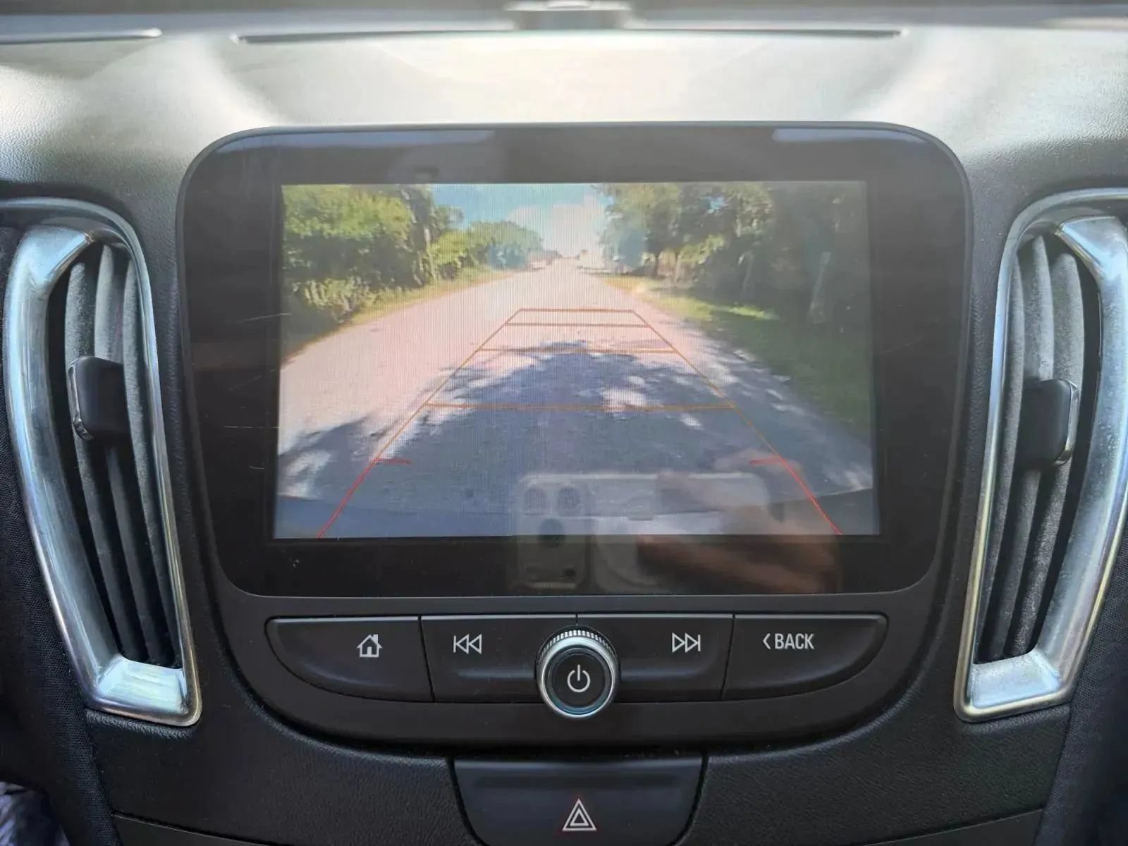 Used 2018 Chevrolet Malibu LT w/ Driver Confidence Package FWD image 22