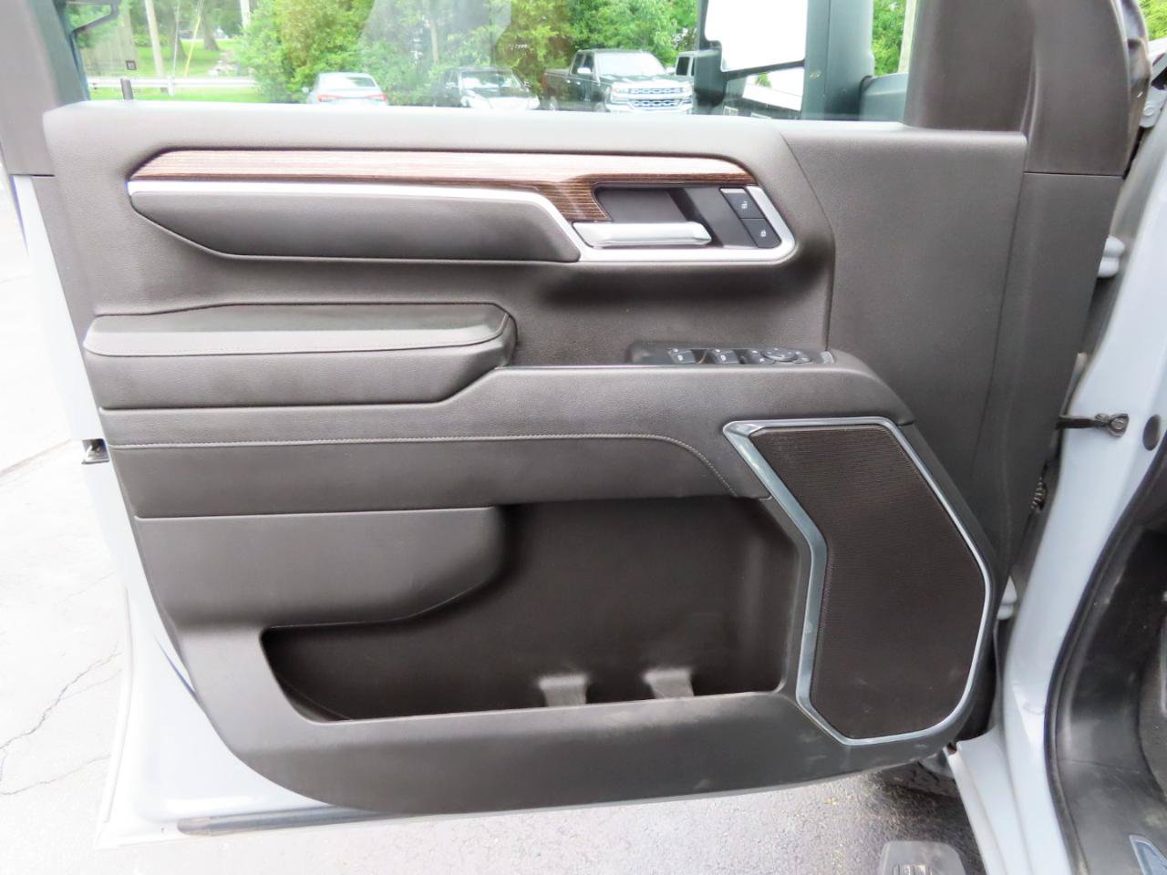 Used 2025 GMC Sierra 2500 SLE w/ SLE Value Package; AWD/4WD image 26