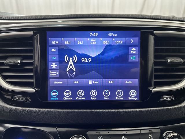 Used 2020 Chrysler Pacifica Touring-L image 17