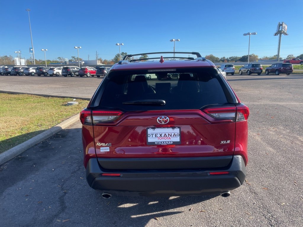 Used 2023 Toyota RAV4 XLE Premium image 23