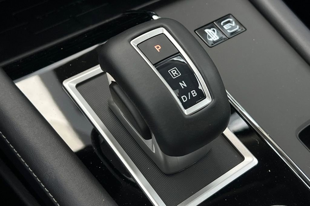 New 2025 Mitsubishi Outlander SE image 23