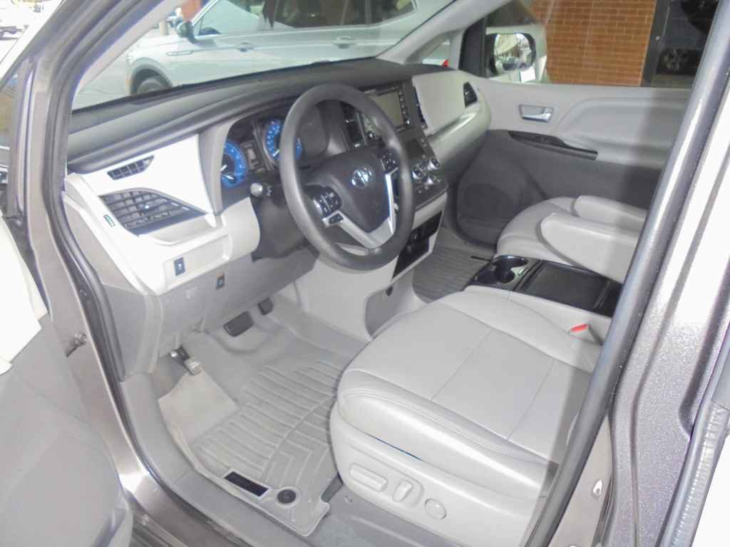 Used 2020 Toyota Sienna LE FWD image 7