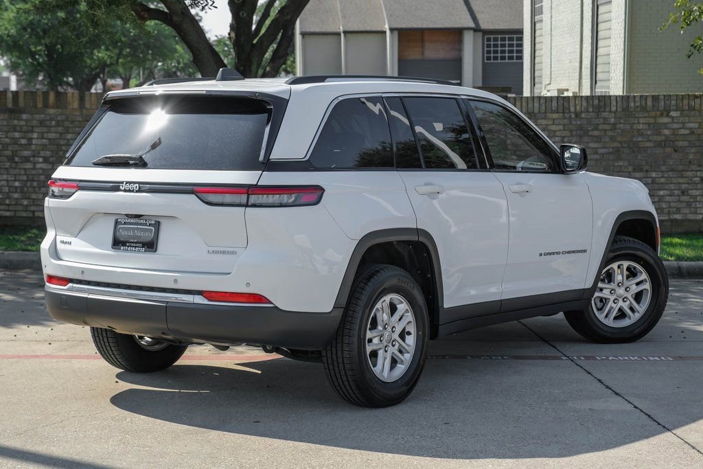 Used 2022 Jeep Grand Cherokee Laredo w/ Luxury Tech Group I image 13