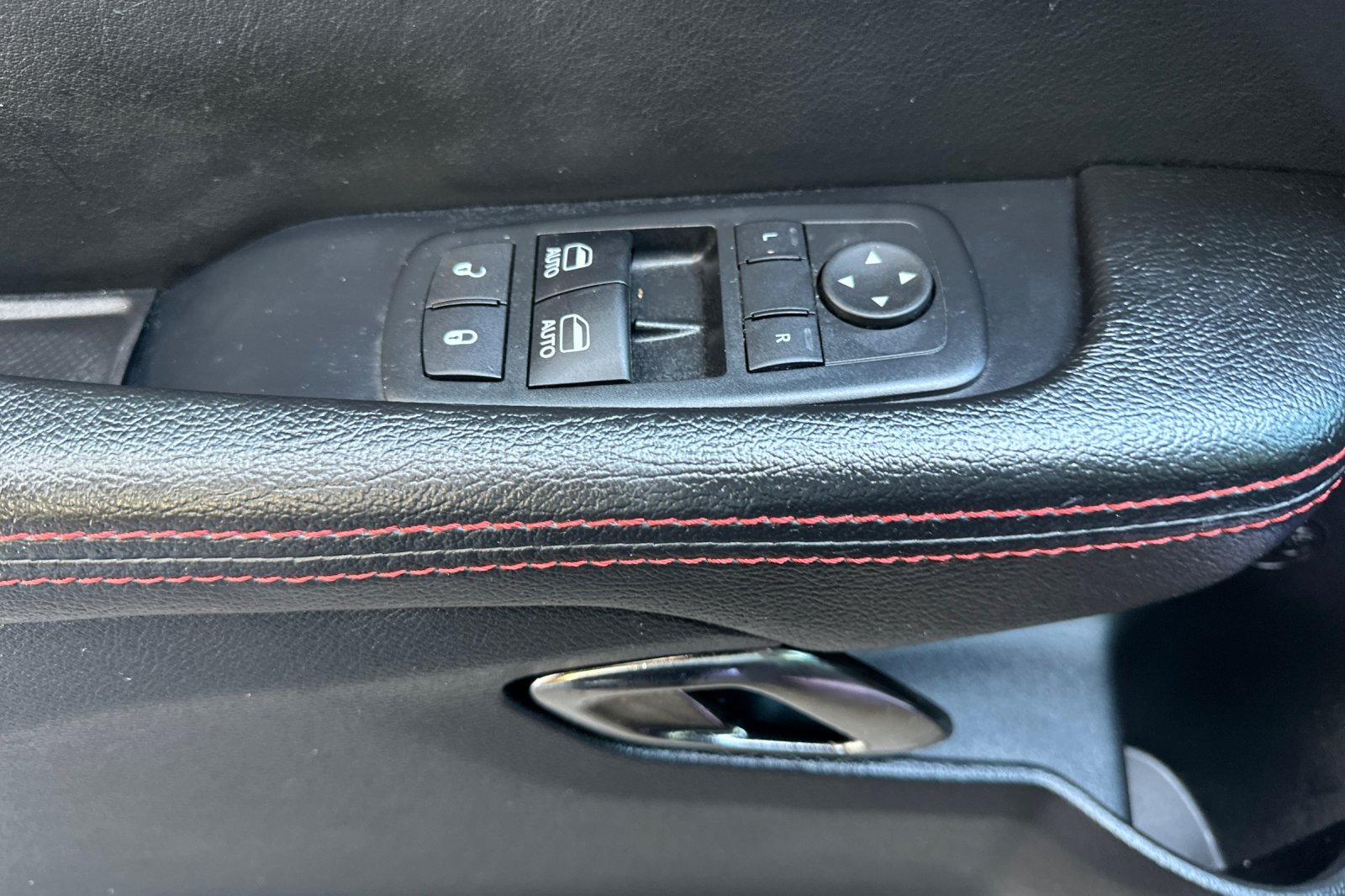 Used 2016 Dodge Challenger SRT Hellcat RWD image 11