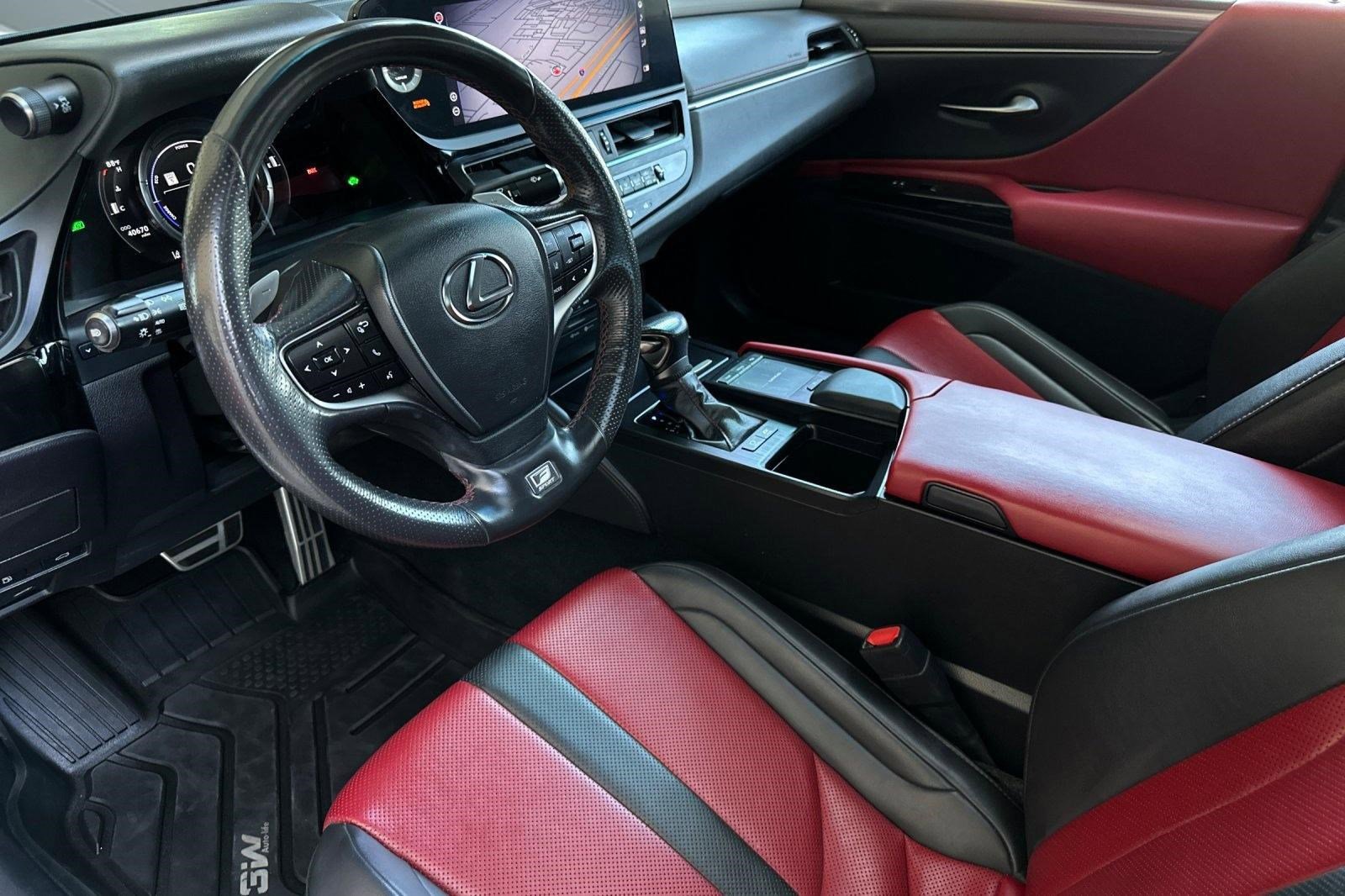 Certified 2022 Lexus ES 300h F Sport FWD image 4