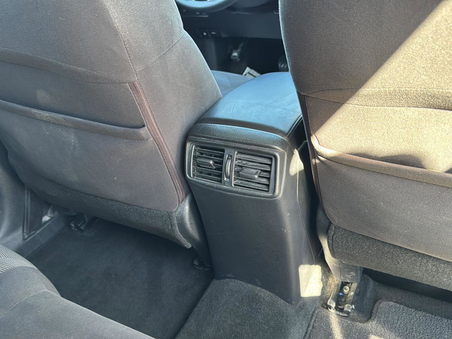 Used 2016 Nissan Rogue SV image 23