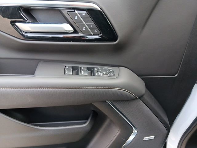 New 2026 Chevrolet Suburban Premier image 25