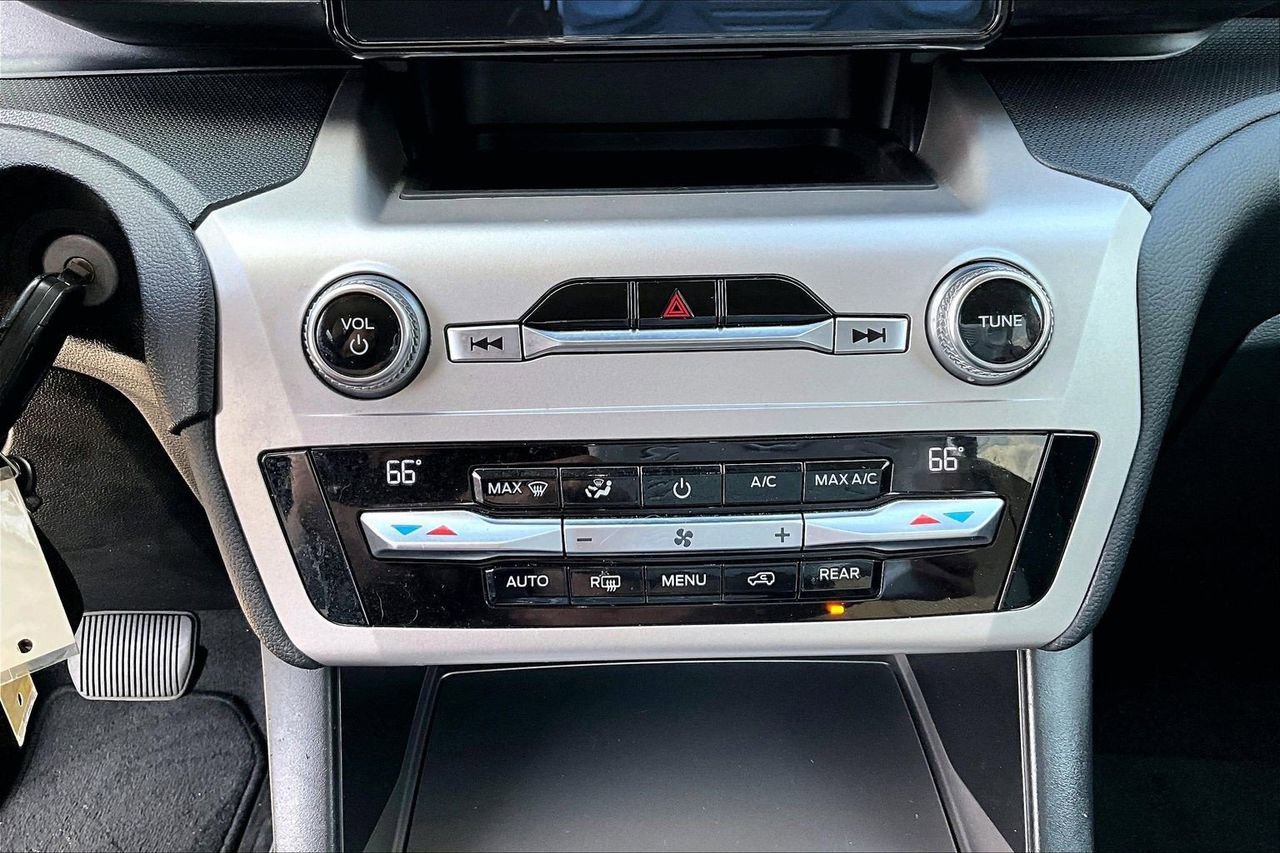 Used 2021 Ford Explorer 4WD w/ Class III Trailer Tow Package image 17